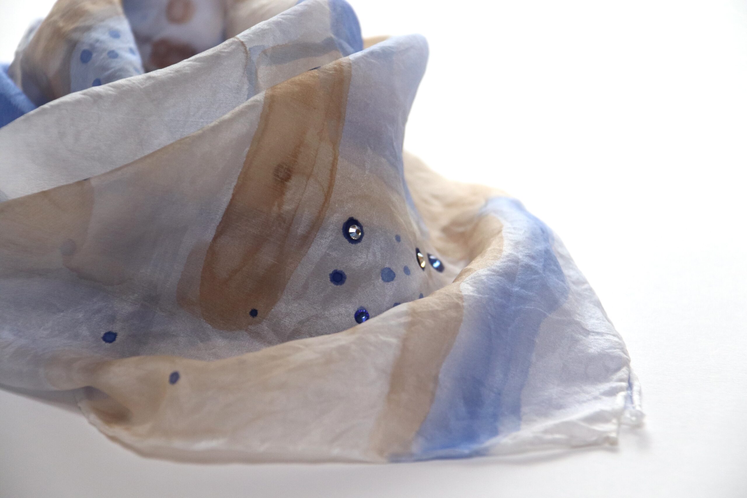 hodvábna šatka Modrá s kamienkami - Image 3