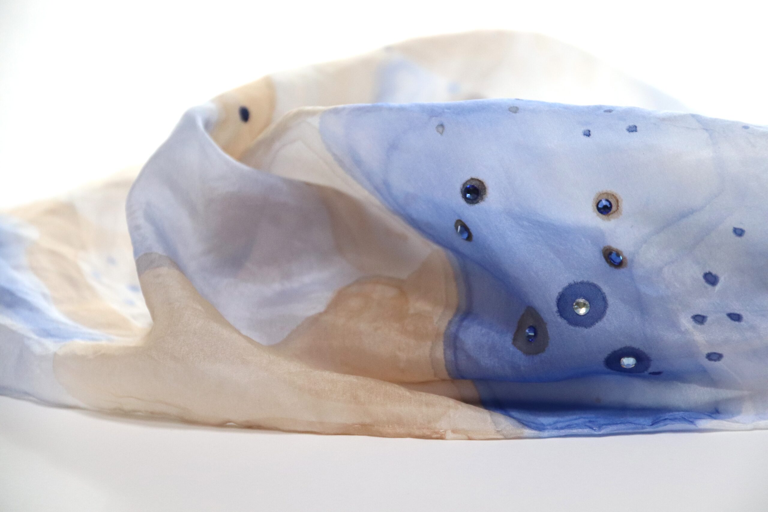 hodvábna šatka Modrá s kamienkami