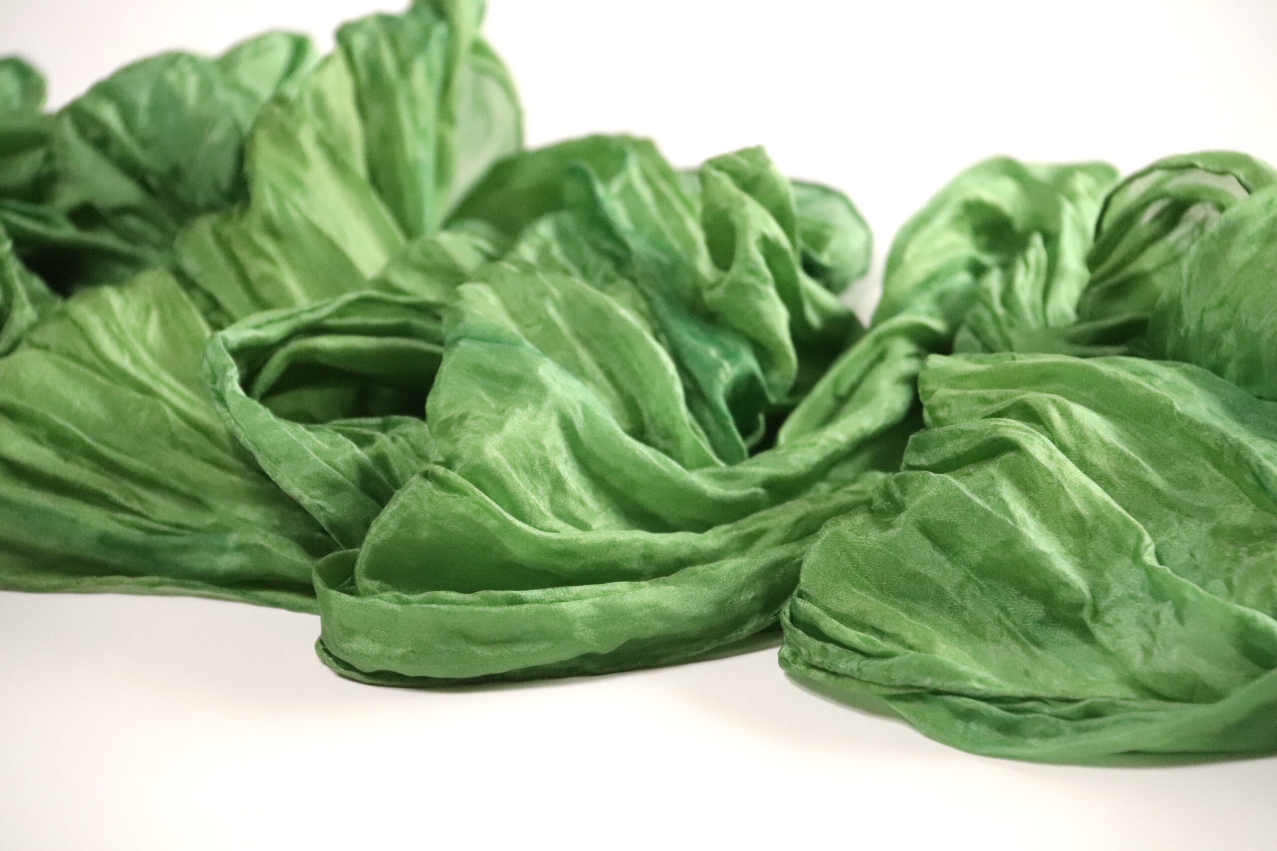 hodvábny šál ZELENÝ - Image 2