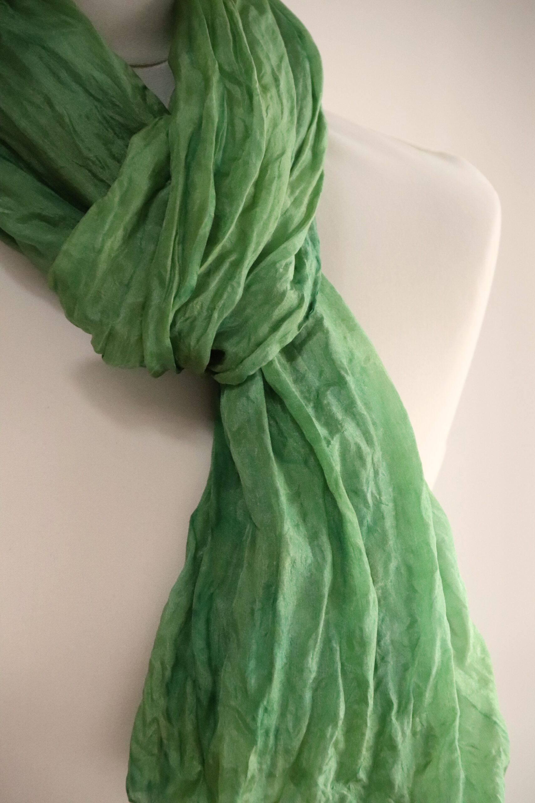 hodvábny šál ZELENÝ - Image 3