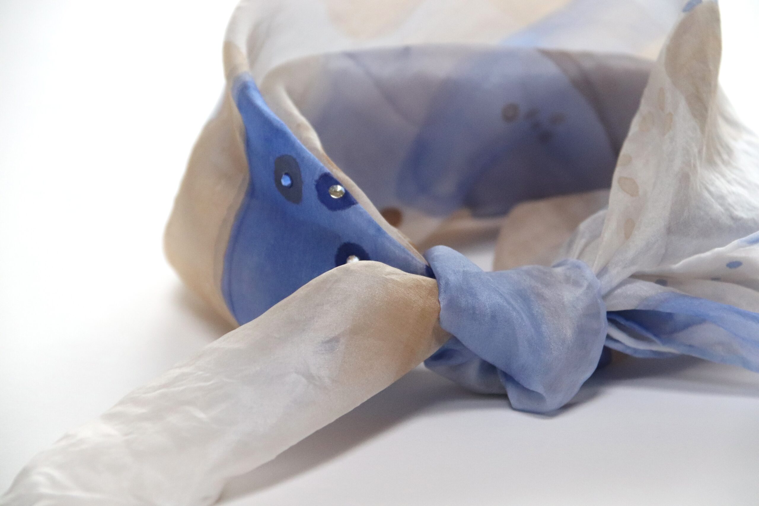 hodvábna šatka Modrá s kamienkami - Image 4