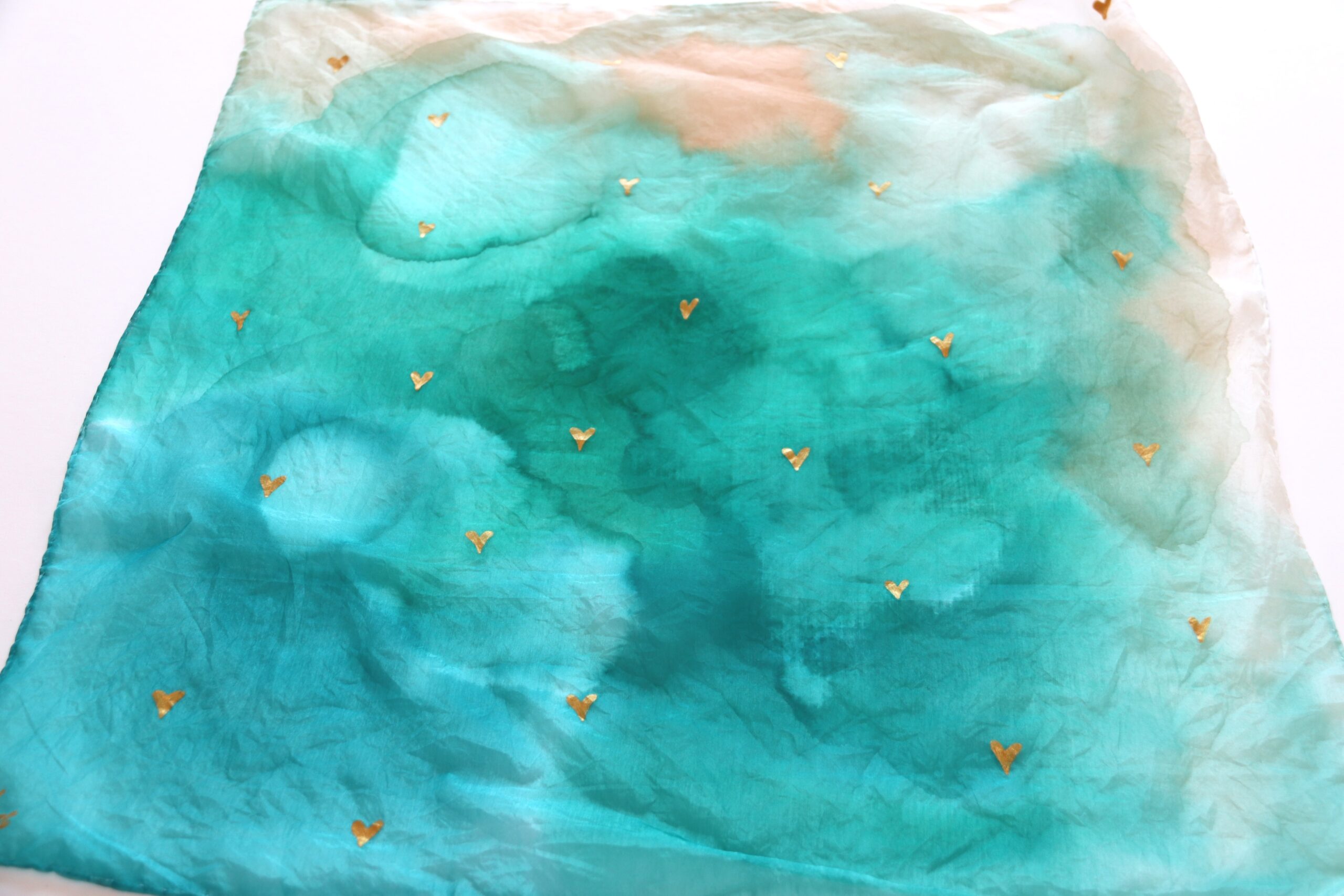 ručne maľovaná hodvábna šatka SRDCOM – Obrázok 3