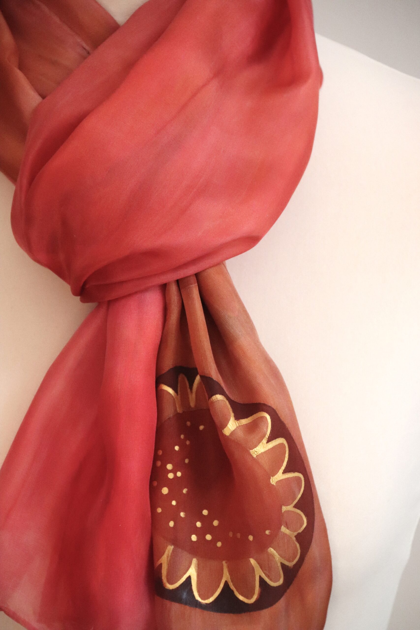 ručne maľovaný hodvábny šál SKROMNÁ 2. – Obrázok 3