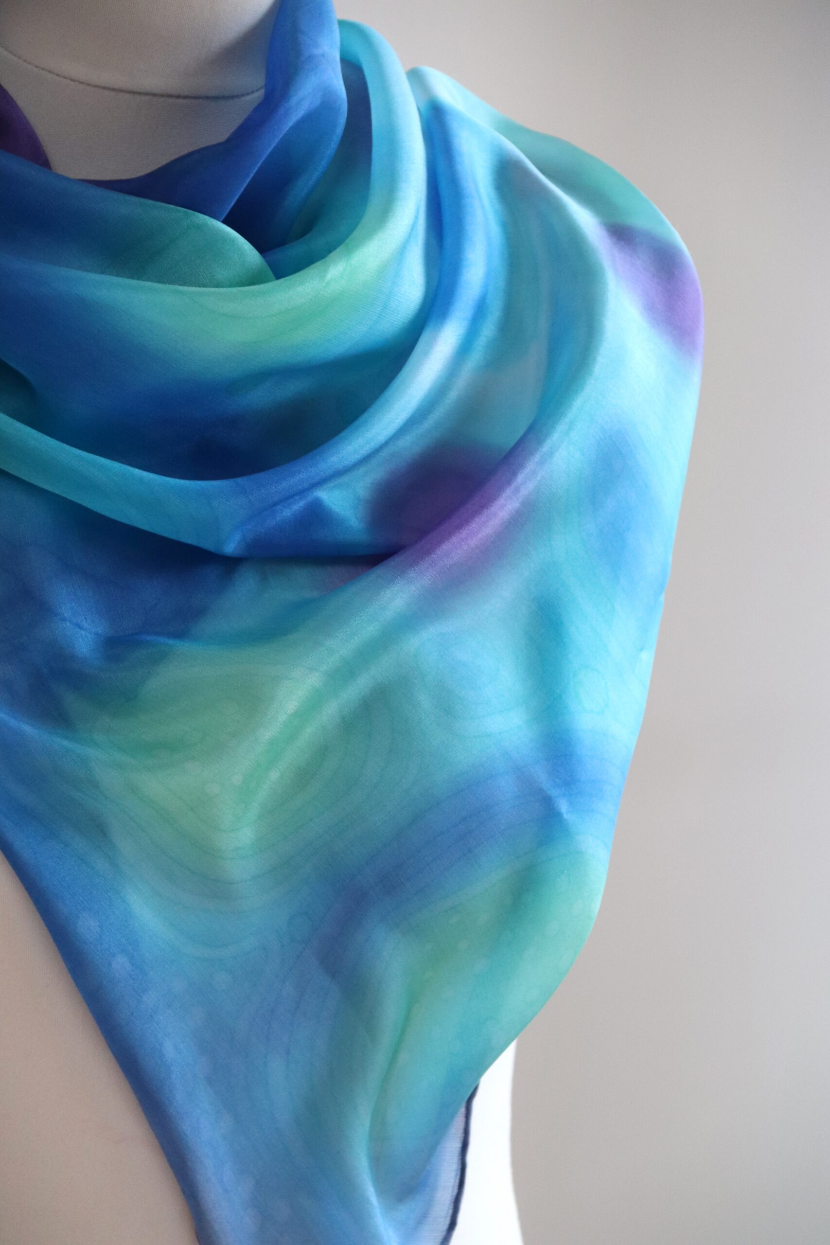 ručne maľovaná hodvábna šatka MELANŽ 2. – Obrázok 4