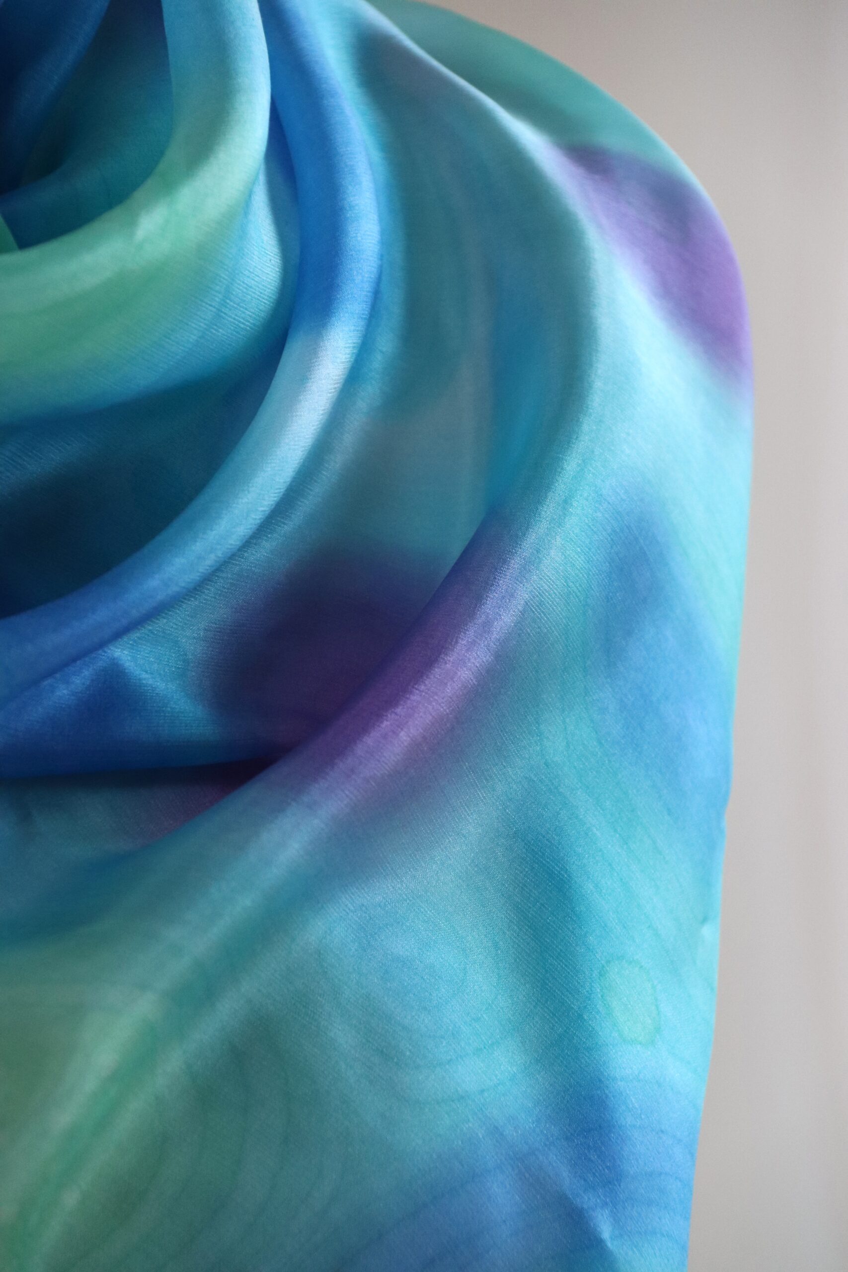 ručne maľovaná hodvábna šatka MELANŽ 2. – Obrázok 3